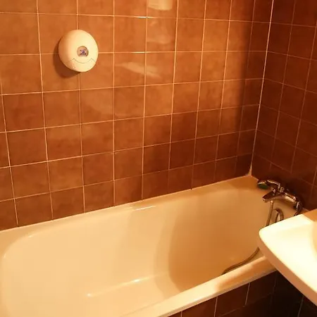 Které Jsou Ty Nejlepší V okolí Atrakce Réserve Naturelle De L'etang De Cousseau? Hotel 2*